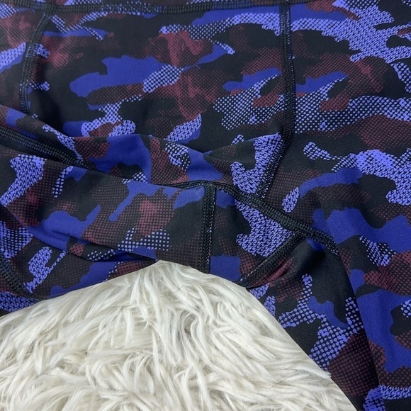 🔥$SALE$🔥 Lululemon Pace Rival Crop Hounds Camo Emperor Blue Black / Black - Picture 3 of 7